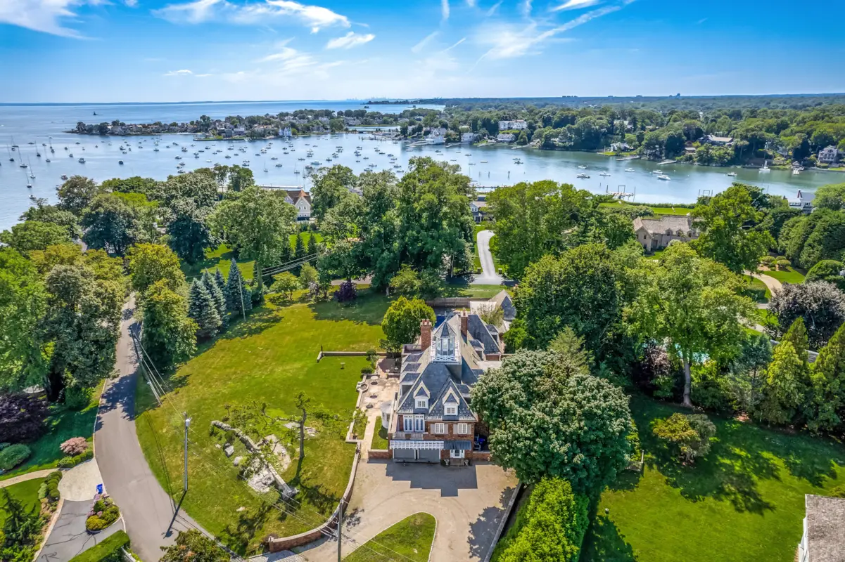 21 Point Road Norwalk, CT 06854-34