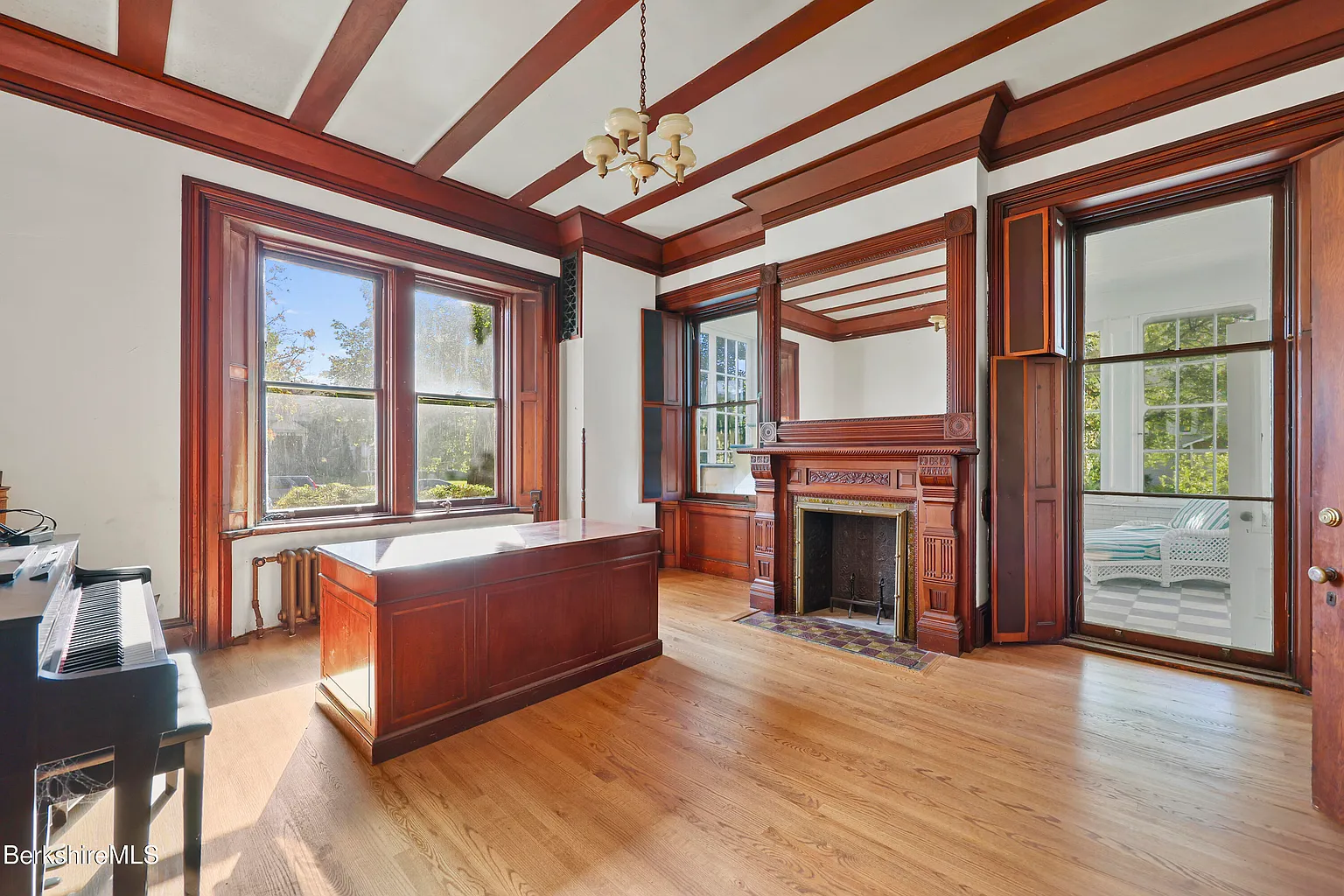 42 Wendell Ave, Pittsfield, MA 01201-18