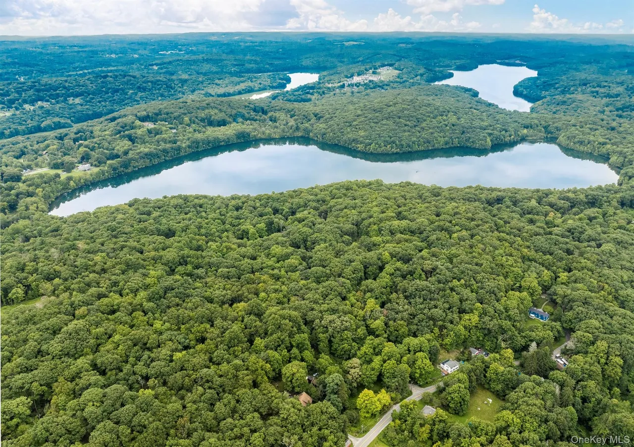 47 Rock Rd N, Carmel, NY 10512-10
