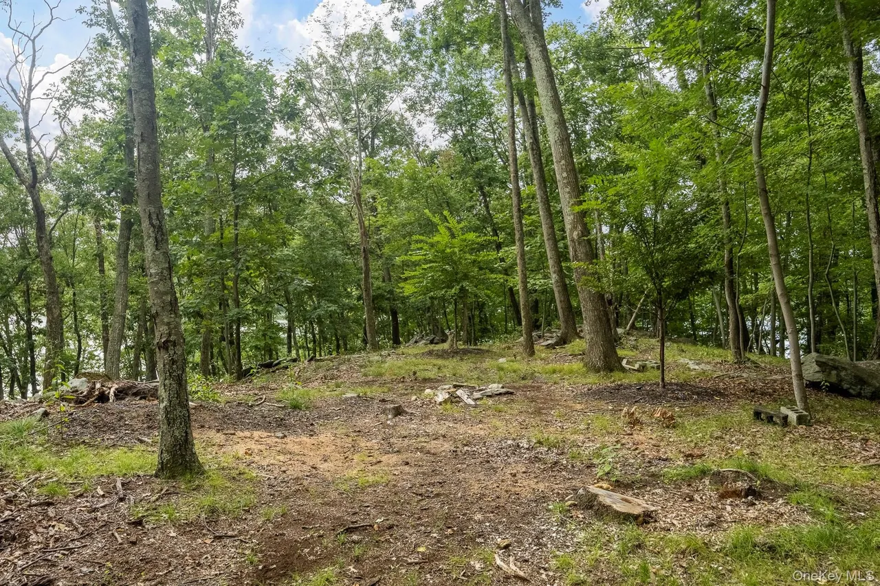 47 Rock Rd N, Carmel, NY 10512-5