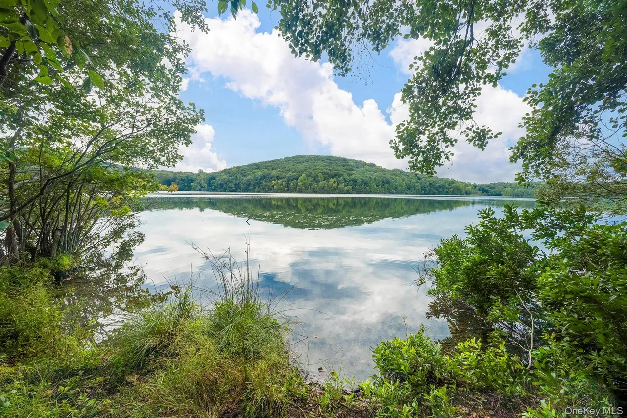 47 Rock Rd N, Carmel, NY 10512-6
