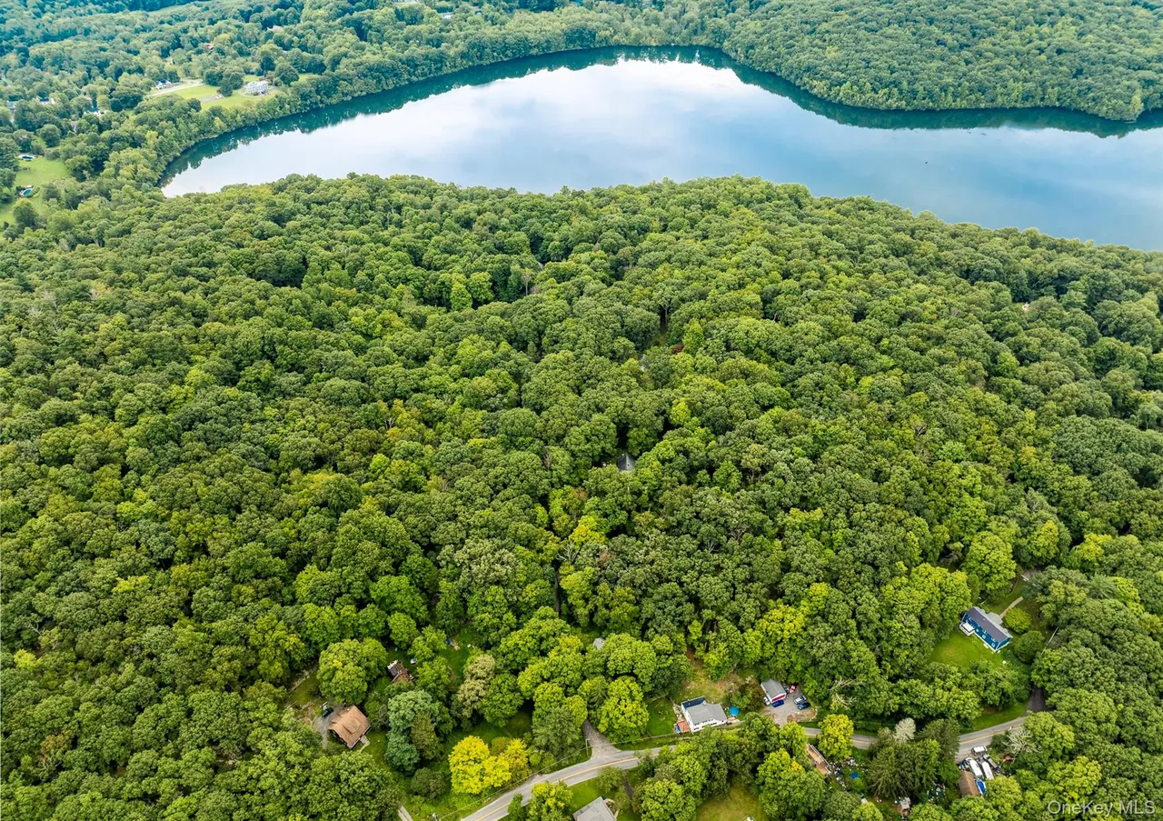 47 Rock Rd N, Carmel, NY 10512-9