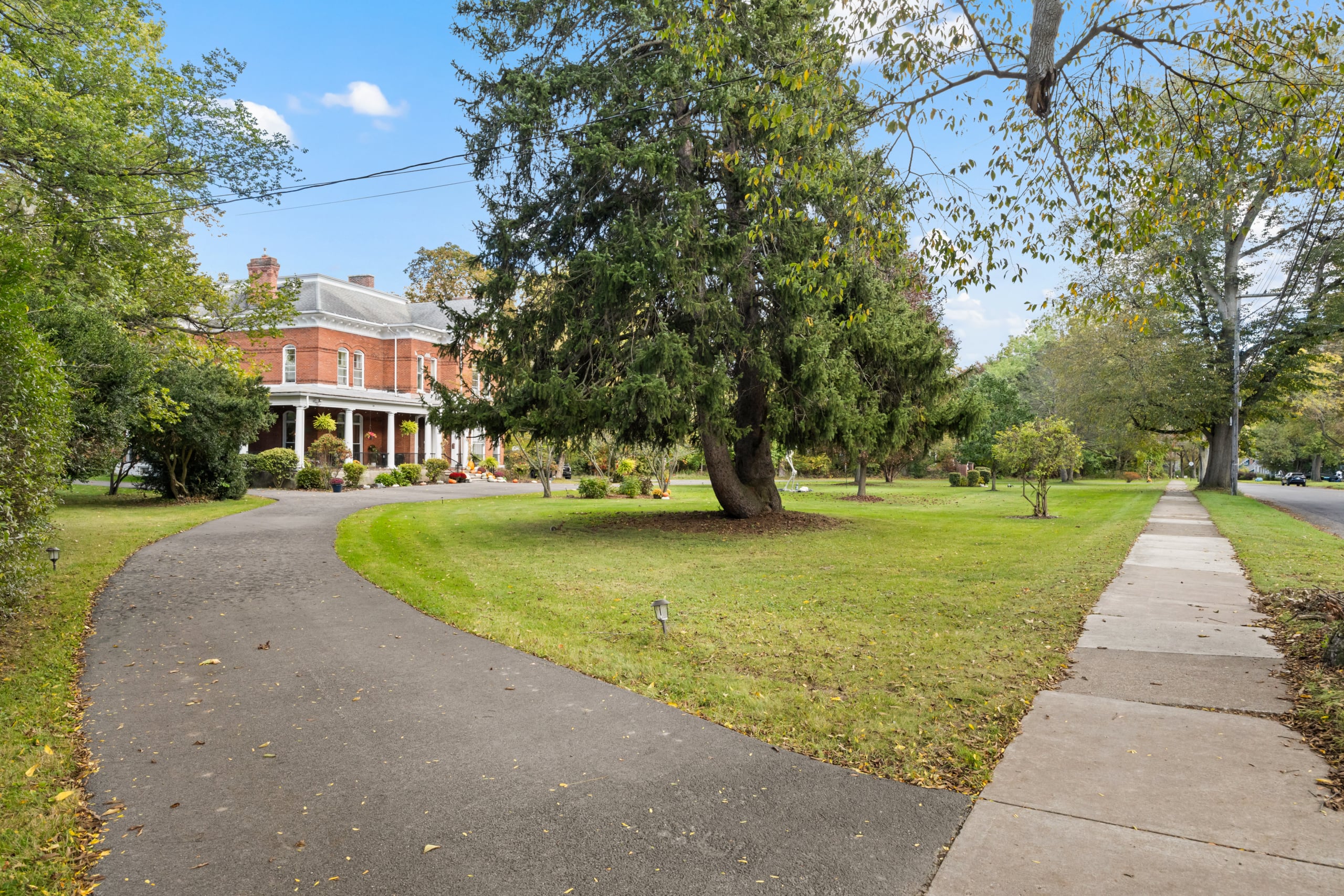 600-Castle-St-Geneva-NY-14456-08