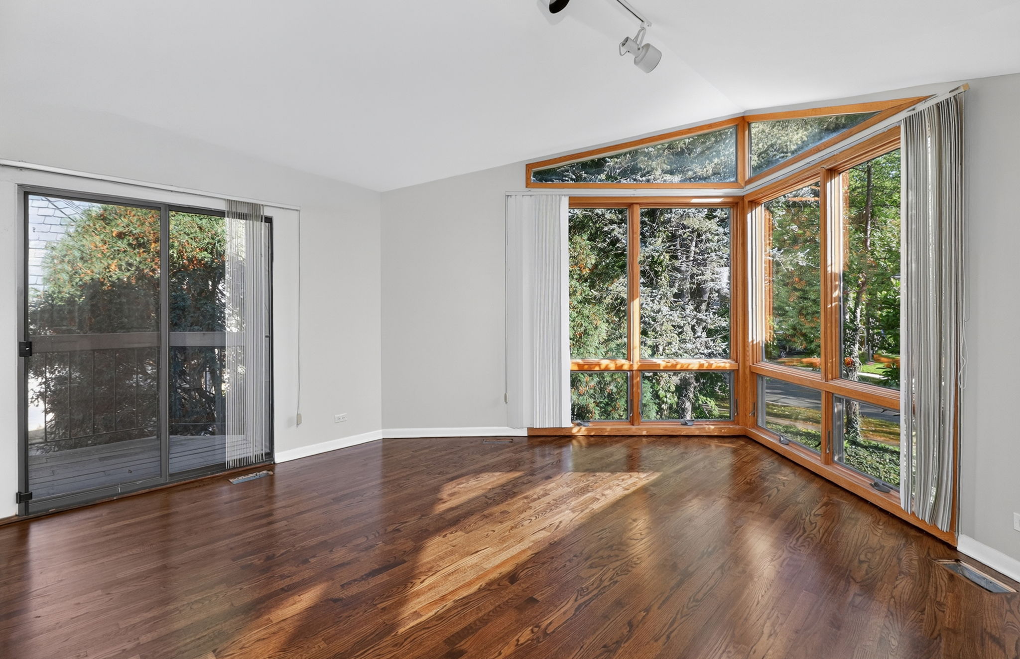 64-web-or-mls-5337 Brookbank- Floor reshoot (16)