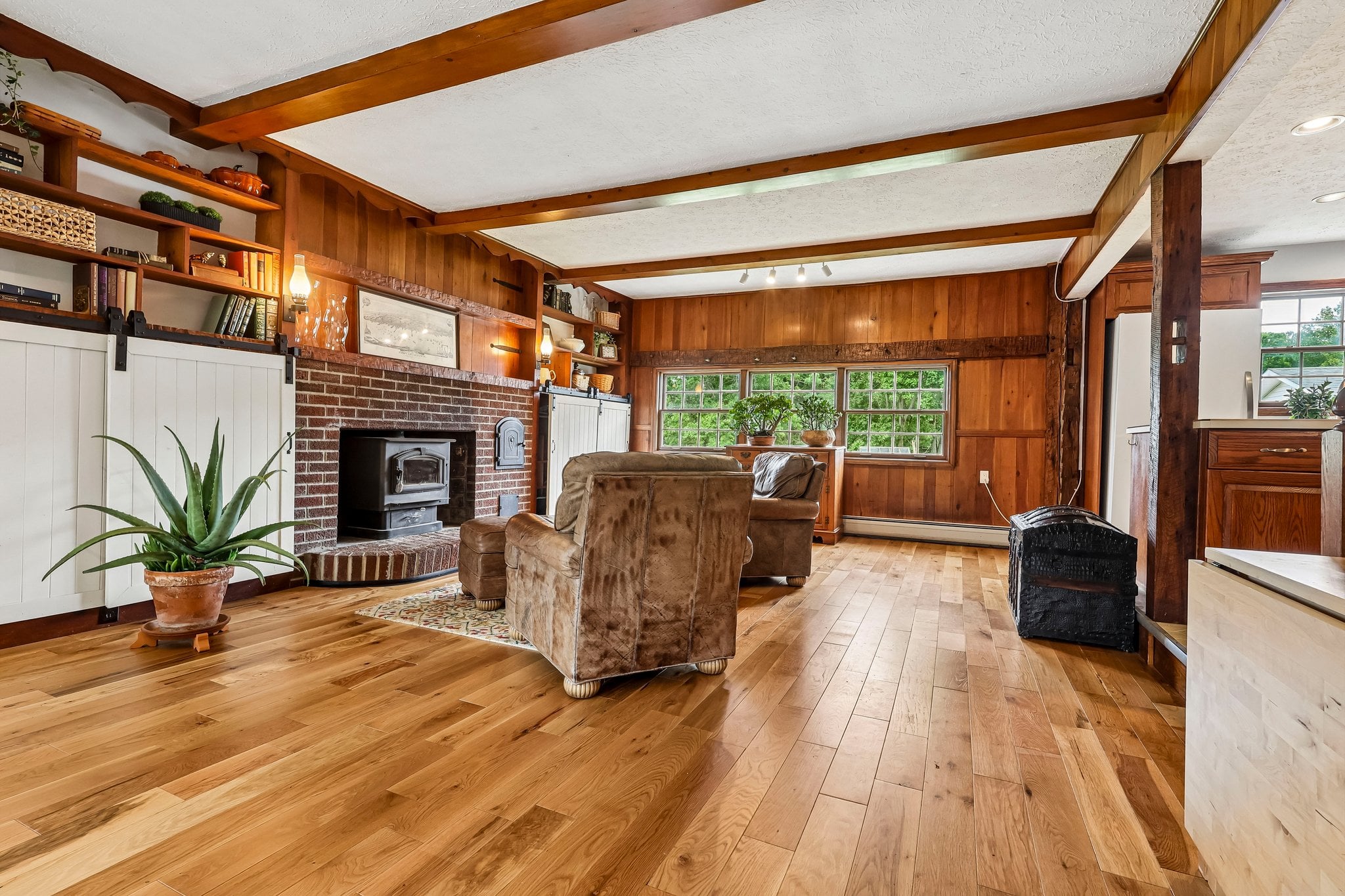 8-web-or-mls-10215 Chardon Rd-S2209-008