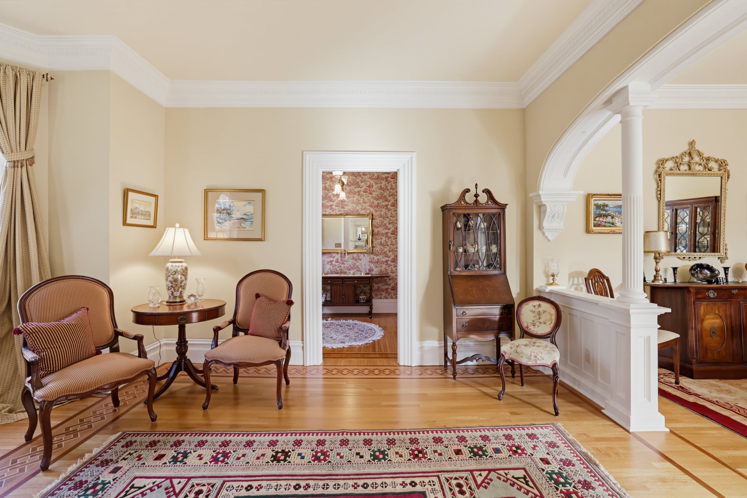 The Queen Ann Home crown moulding detail